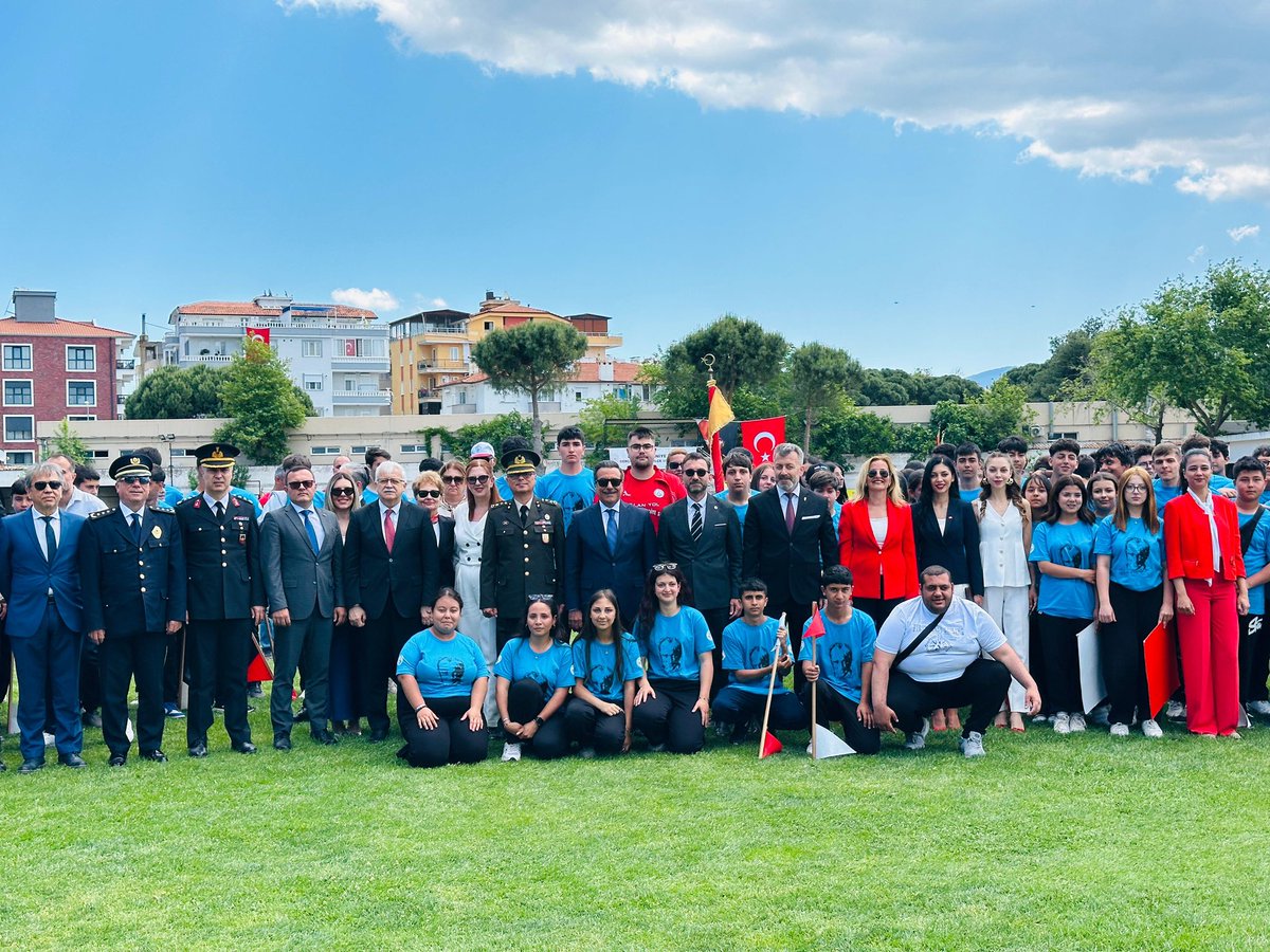 cumaliatilla23's tweet photo. 📍Burhaniye 8 Eylül Stadı

19 Mayıs Atatürk’ü Anma, Gençlik ve Spor Bayramını Coşkuyla Kutladık.

Programda Emeği Geçen Öğretmenlerimize, Öğrencilerimize, Gençlik ve Spor İlçe Müdürlüğümüze ve Katılımlarıyla Bizleri Onurlandıran Burhaniyeli Hemşehrilerimize Teşekkür Ederiz.. https://t.co/m0QRyqiORR