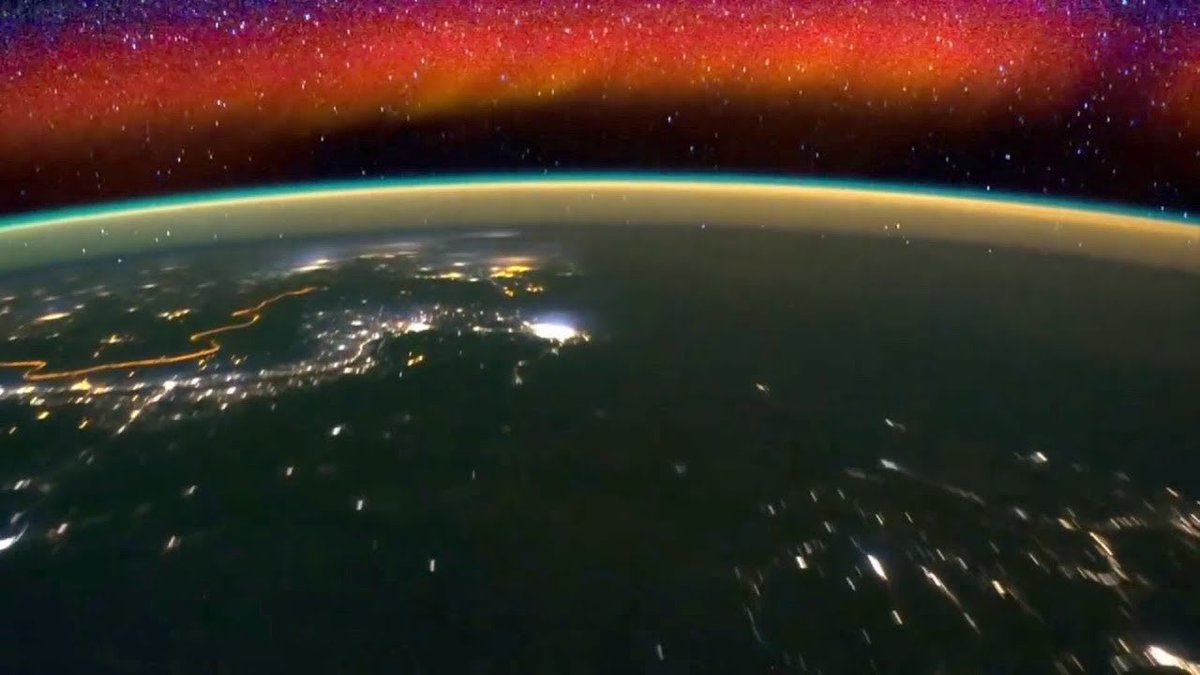 tornadochaser76's tweet photo. Earths upper atmosphere glowing https://t.co/CuiBVWGnDJ