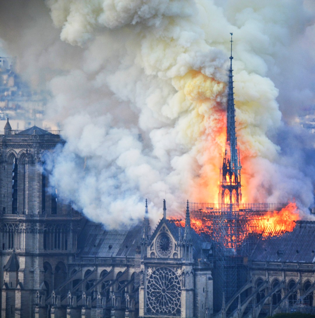 Kidayuki2's tweet photo. @uiyui_jk 2019 notre dame cathedral in france was burned and it still hurts my heart. https://t.co/r3A8bdkJt2