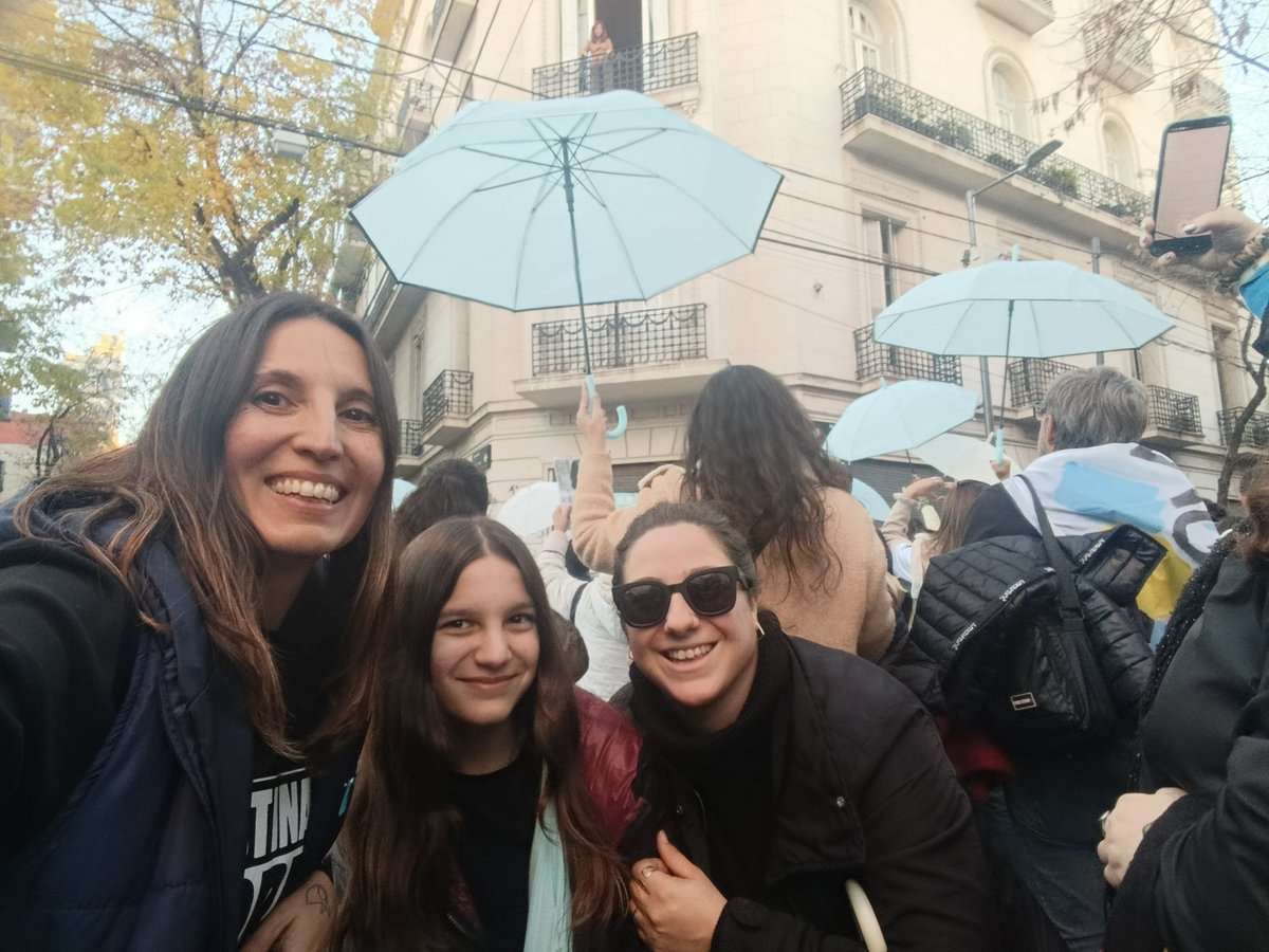 CMLealtad_LP's tweet photo. Con PROSCRIPCIÓN no hay PATRIA 🇦🇷

En San José, en el #diadelaescarapela 
Con @cristinafkirchner 

#cristinalibre https://t.co/9h3fEyr8wS