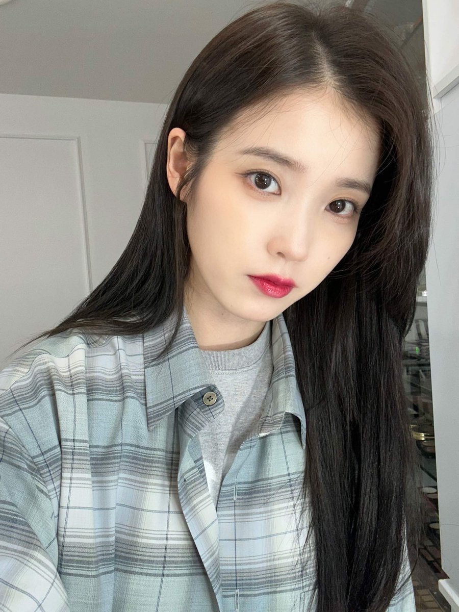 mjaneu's tweet photo. "Is there a safe place for you?" You deserve to walk on a path full of flowers and butterflies away from the harshness of this world, my dear IU.
#IU #아이유 https://t.co/upkwdQNmaw