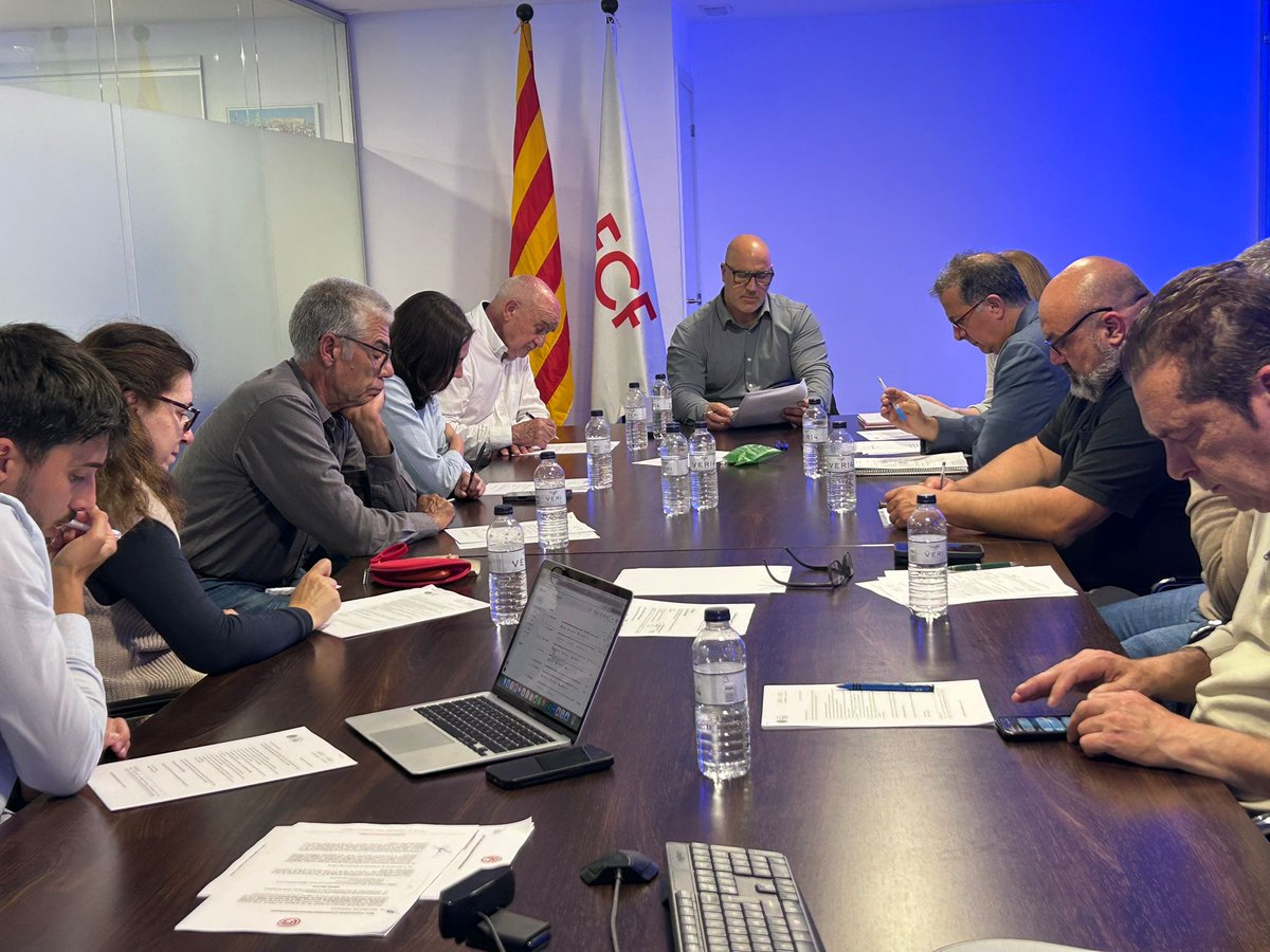 FCF_CAT's tweet photo. ⚽️ 𝐄𝐥 𝐏𝐚𝐭𝐫𝐨𝐧𝐚𝐭 𝐝𝐞 𝐥𝐚 𝐅𝐮𝐧𝐝𝐚𝐜𝐢𝐨́ 𝐝𝐞 𝐥’𝐅𝐂𝐅 𝐞𝐬 𝐫𝐞𝐧𝐨𝐯𝐚 𝐩𝐞𝐫 𝐚𝐟𝐫𝐨𝐧𝐭𝐚𝐫 𝐧𝐨𝐮𝐬 𝐩𝐫𝐨𝐣𝐞𝐜𝐭𝐞𝐬 𝐬𝐨𝐜𝐢𝐚𝐥𝐬 𝐢 𝐞𝐬𝐩𝐨𝐫𝐭𝐢𝐮𝐬

➡️ La Fundació reforça la seva estructura amb 3⃣ noves incorporacions 
💥 Focus a la Gala de la Lliga Talent del proper dijous 25 de juny

📎 Més detalls a https://t.co/64G8BlpNw8

#FundacioFCF