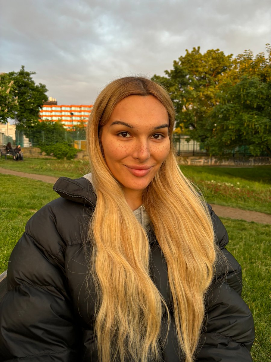 AngelinaJulesX's tweet photo. Trans, 20, and proud of being a woman! 🏳️‍⚧️💕 https://t.co/eGfgPSysEc