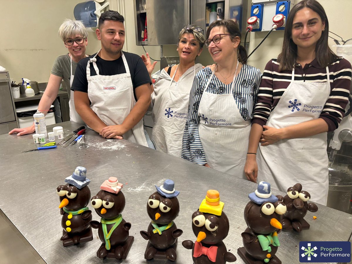 PPerFormare's tweet photo. Si conclude con grande soddisfazione la 6° Edizione del Corso di Pasticceria Classica a Piacenza 🎓🥐🍰
Nelle ultime foto, alcuni momenti della consegna degli attestati di frequenza ai nostri corsisti, che con impegno e dedizione hanno portato a termine questo bellissimo corso. https://t.co/bRS1a4HkWD
