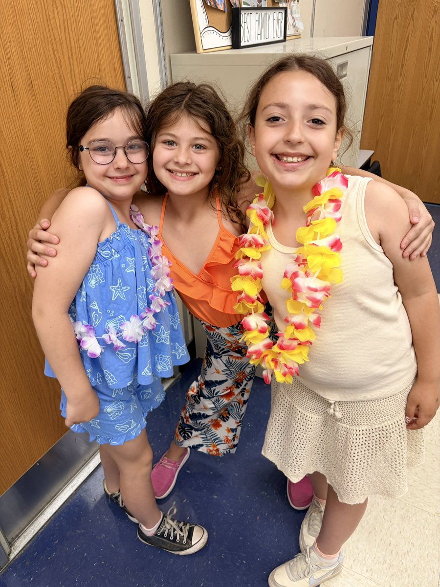 MrsLarson03's tweet photo. Tropical Tuesday! 🏝️ @StaffordTwpEd @STSD_McKinley https://t.co/MRimlw6Bbd