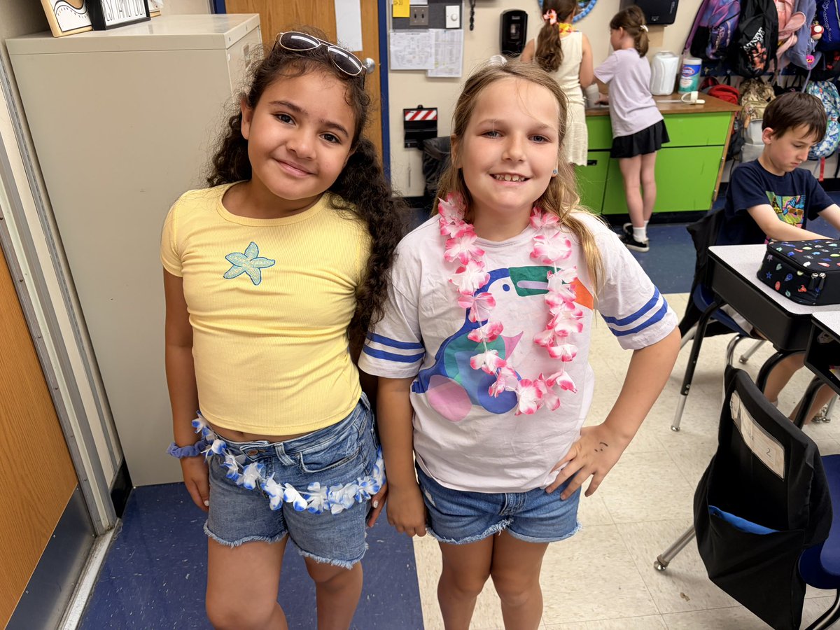 MrsLarson03's tweet photo. Tropical Tuesday! 🏝️ @StaffordTwpEd @STSD_McKinley https://t.co/MRimlw6Bbd