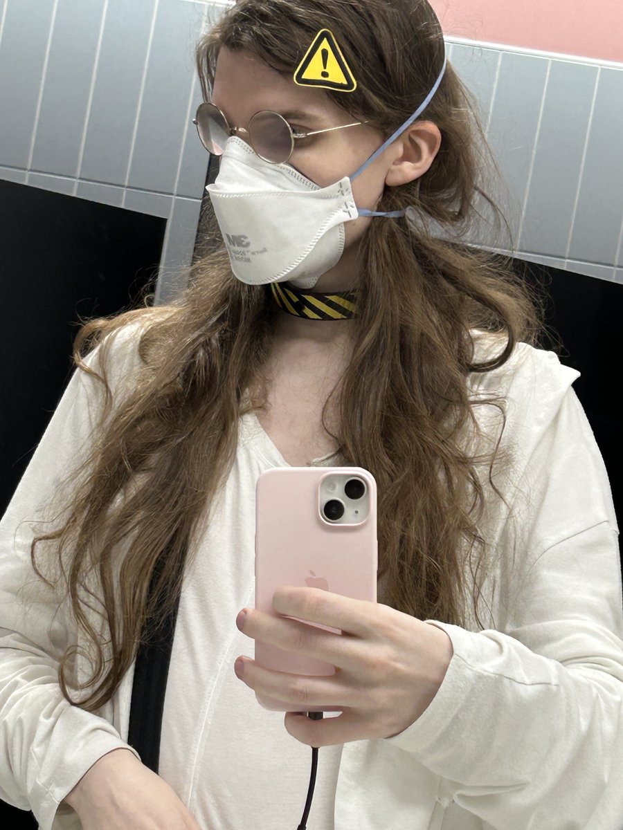 encorestage's tweet photo. I like my new collar :> https://t.co/1M2NyxrCXu