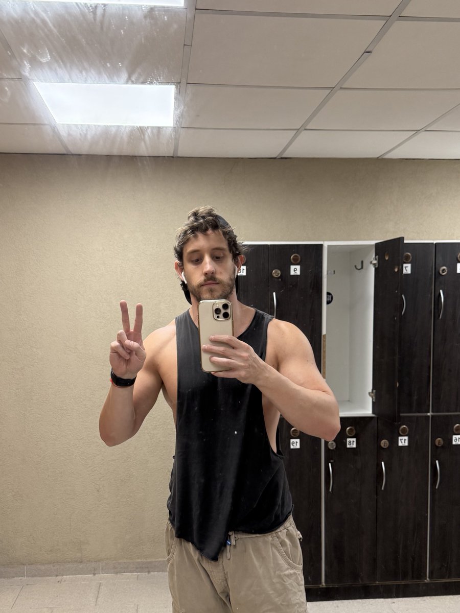 Simón tweet media