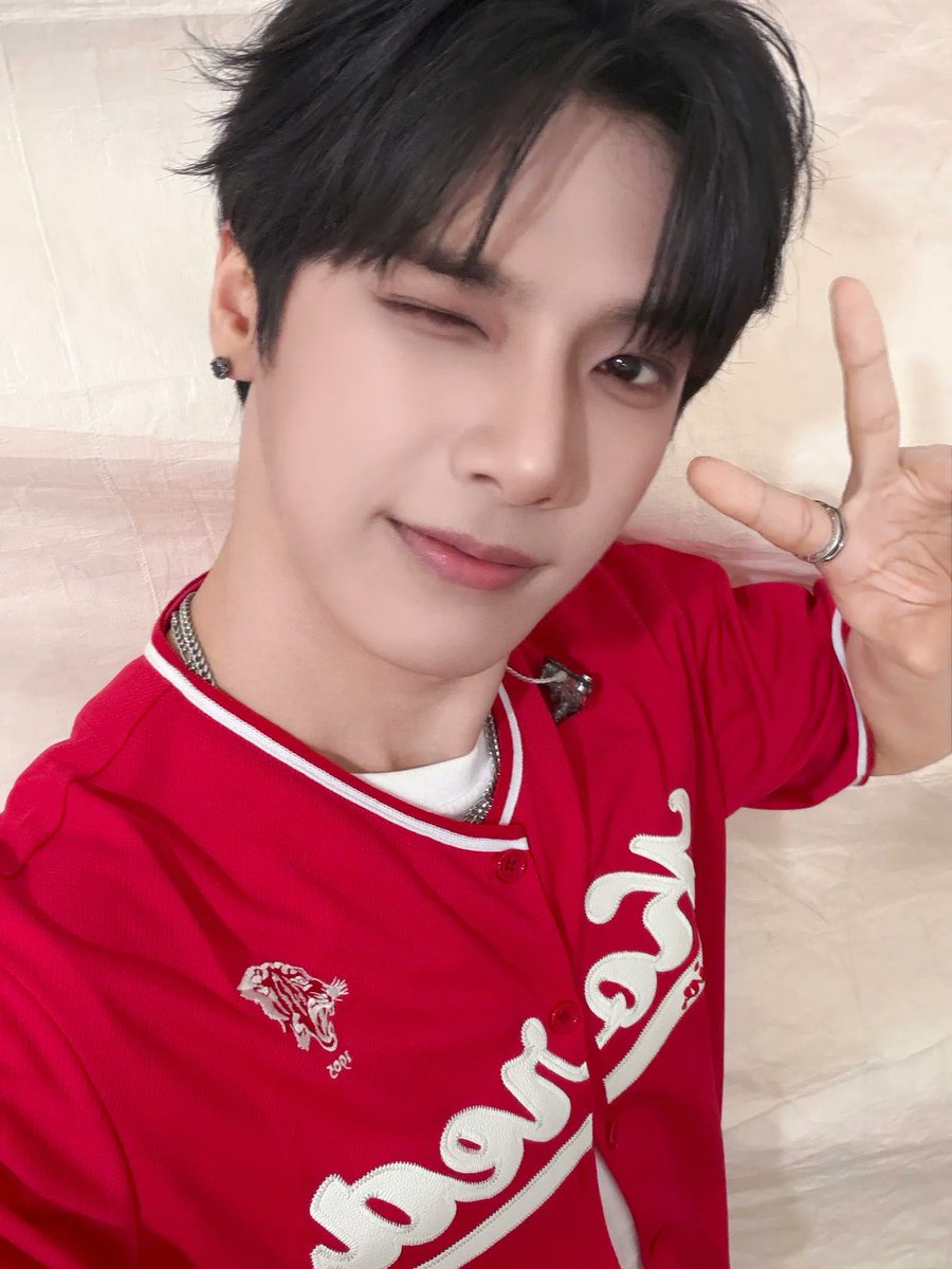 밋럽 tweet media