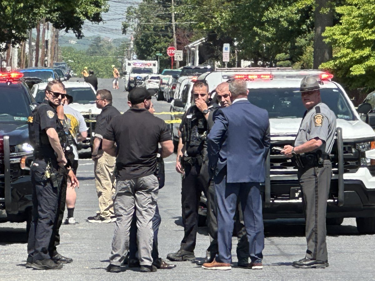 Newsworking's tweet photo. FBI, ATF, STATE POLICE &amp; bomb squad are investigating explosive device incident at 615 3rd Street in Catasauqua near the elections polling center at church. https://t.co/A6GJOvj7L8
