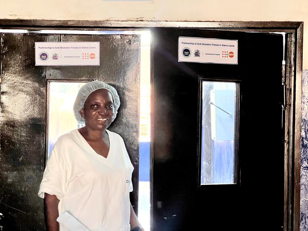 IcelandinSalone's tweet photo. Proud to officially hand over two refurbished &amp; equipped maternity wings to the DHMTs in Makeni and Fadugu with our Director of Bilateral DevCoop from @MFAIceland, @UNFPASierraleon &amp; @mohs_sl. This investment helps improve access to safe and quality maternal healthcare in 🇸🇱 https://t.co/n8WMHiwhWb