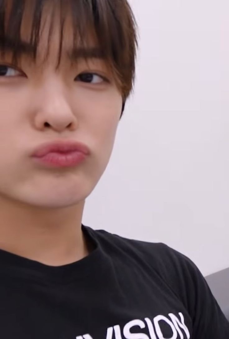keonholic_ina's tweet photo. 🐶 bbang (main game 007빵)
🐢 ah
🦒 keonho salah
🐢 keonho gatau game ini
🦊 ah ahn keonho
🐢 gabisa main bareng dia nih
🐶 jangan kecualiin aku 
🐶 aku jadi cadangan aja 
🐶 aku tau kok
🐶 cuma belum pernah main aja 😭

Tolong diajak aja nanti nangis😭
#KEONHO #건호 #CORTIS https://t.co/5I13wqpi9K