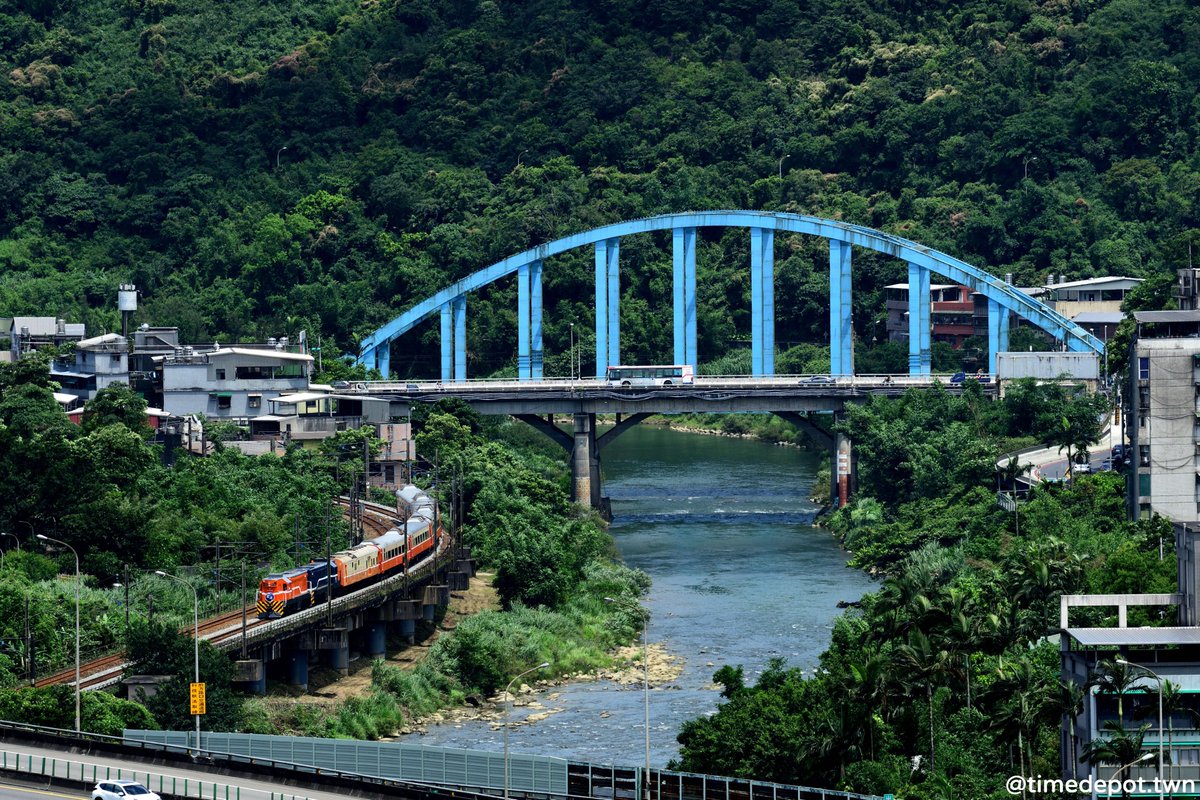 comet_115's tweet photo. 淡江大学鉄道部団体臨時列車
川も、海も、田んぼも、R20型莒光号の宜蘭線の旅。

2026.5.16. 6242~6242Bレ https://t.co/aCtkFVNLEV