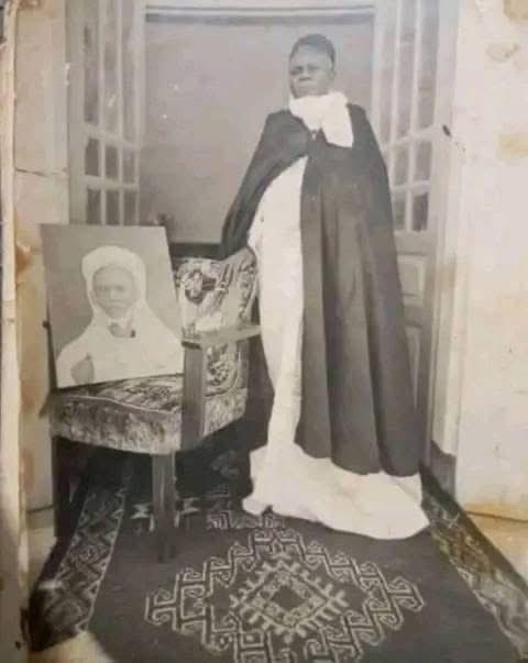 mingas_as's tweet photo. Serigne Babacar Sy moy borom Innal Manahila moy borom Qutbul Wûdjûdi borom Yâ Qutbu Yâ Ghawçû borom Yâ Kâmilal di borom Yâ Han'liman di itam borom bonnet carré ba ng xamni douka weingal douka singal fim ko téguon daw lakey tégat rein borom sacaré YAllah ba borom manteau vert ba. https://t.co/qjRd8kdGs4