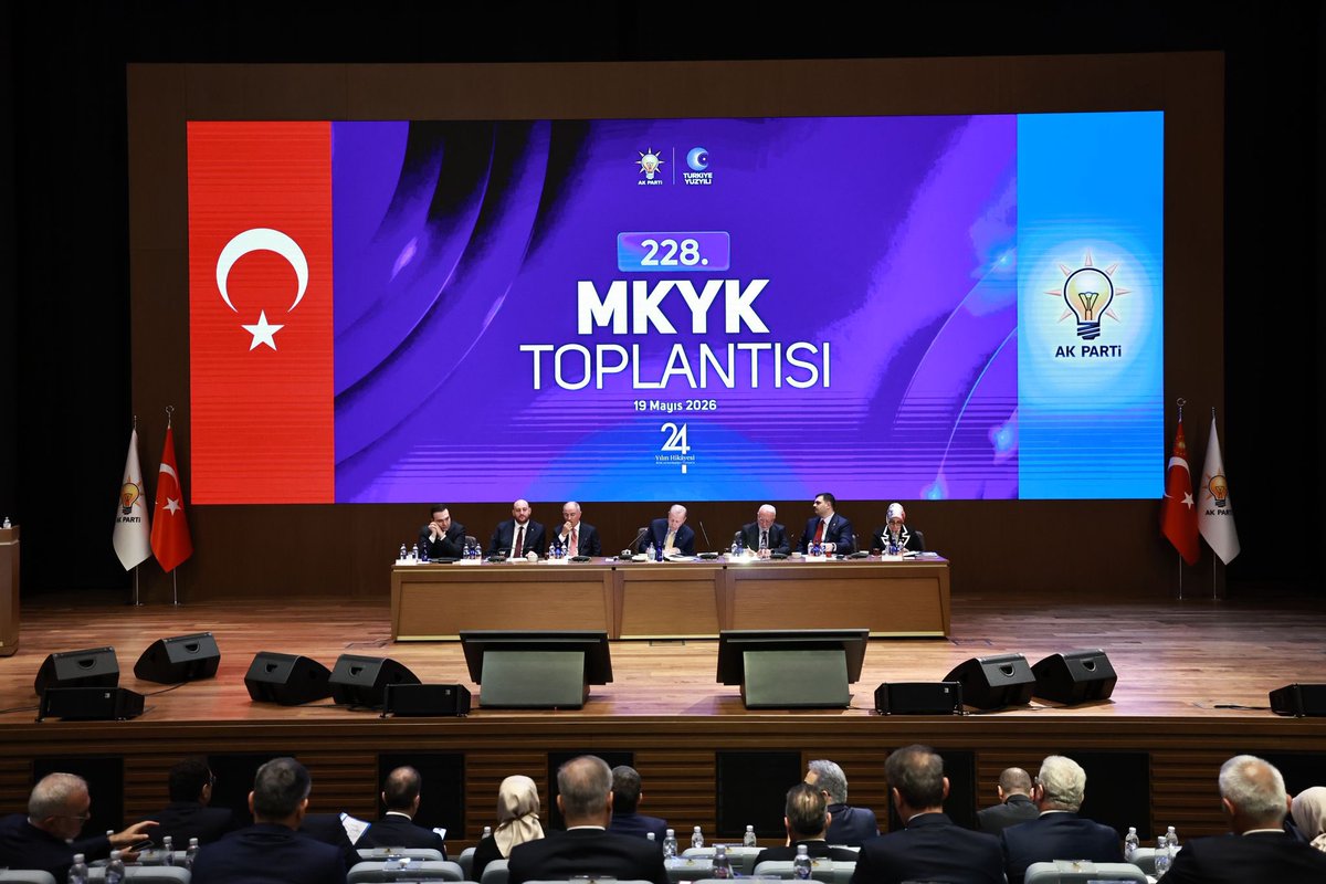 ZeybekciNihat's tweet photo. 📍AK Parti Genel Merkez

Cumhurbaşkanımız Sayın @RTErdogan’ın liderliğinde MKYK Toplantımızı gerçekleştirdik. https://t.co/r94eOItZeI