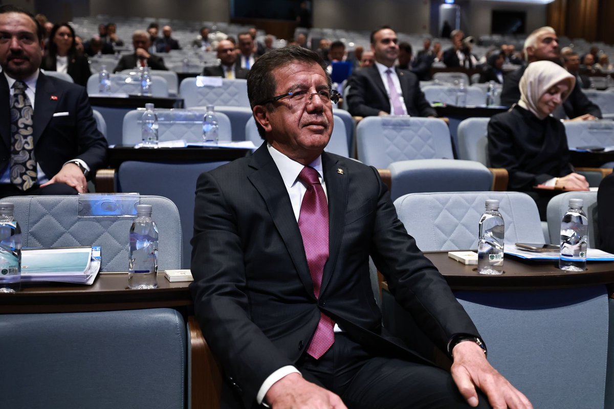 ZeybekciNihat's tweet photo. 📍AK Parti Genel Merkez

Cumhurbaşkanımız Sayın @RTErdogan’ın liderliğinde MKYK Toplantımızı gerçekleştirdik. https://t.co/r94eOItZeI