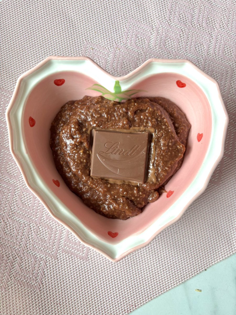 aristocals's tweet photo. ♡ 
chocolate oats w lindt crème brûlée 🩰🧚🏻‍♀️🫧
౨ৎ 211 c https://t.co/9uAnTa89bi
