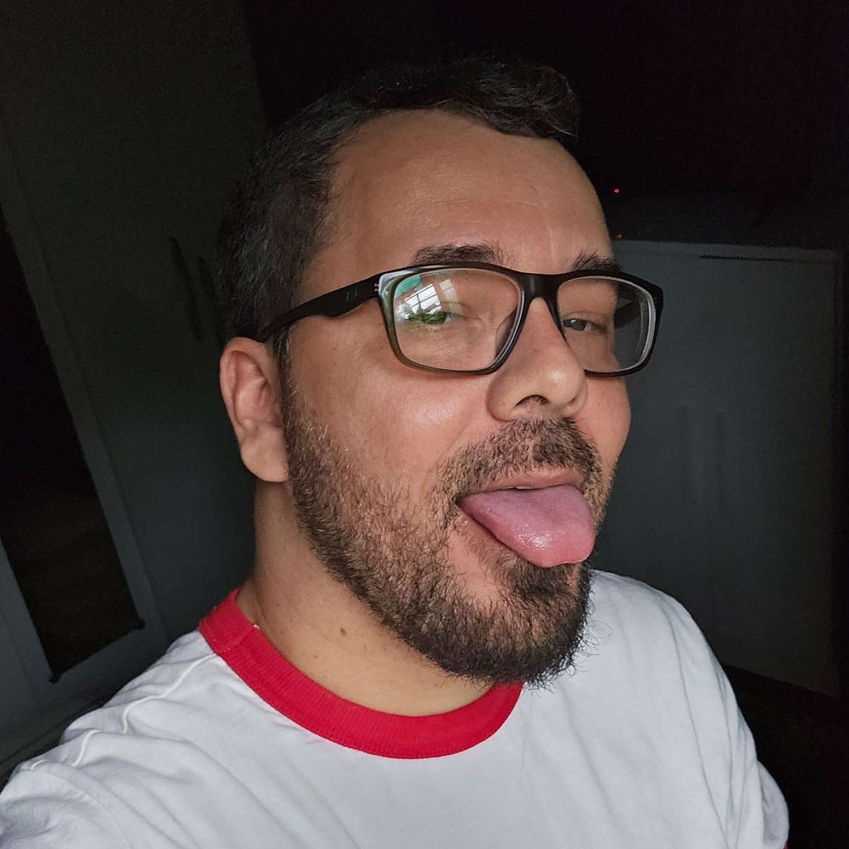 Lambedor de rabo tweet media