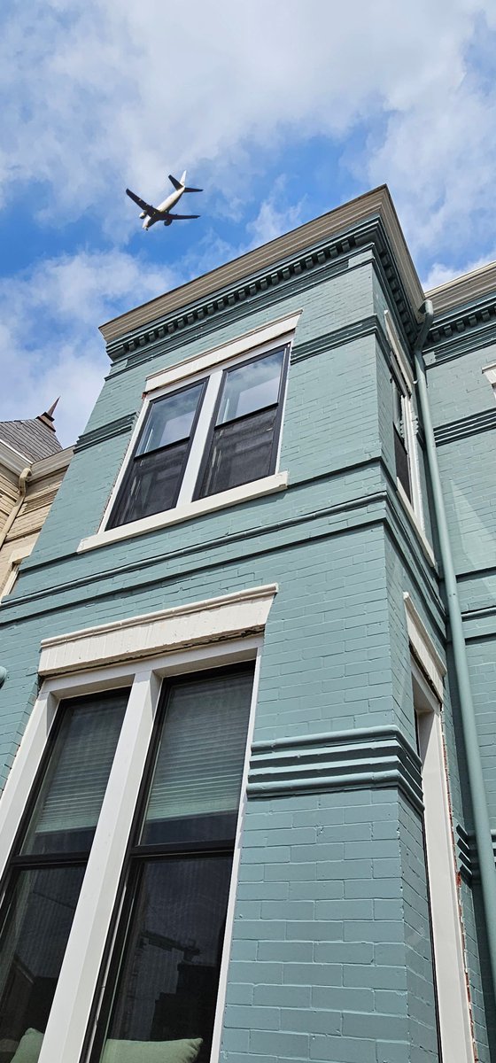 thewindowmanva's tweet photo. Live in busy D.C., noisy suburb or an historic district like Old Town Alexandria? 
Outside noise should stay outside. Our sound-abatement windows, including DeVac Acoustical windows &amp; Mon-Ray secondary storm windows provide a peaceful sanctuary by greatly reducing street noise. https://t.co/OQjPlhagav