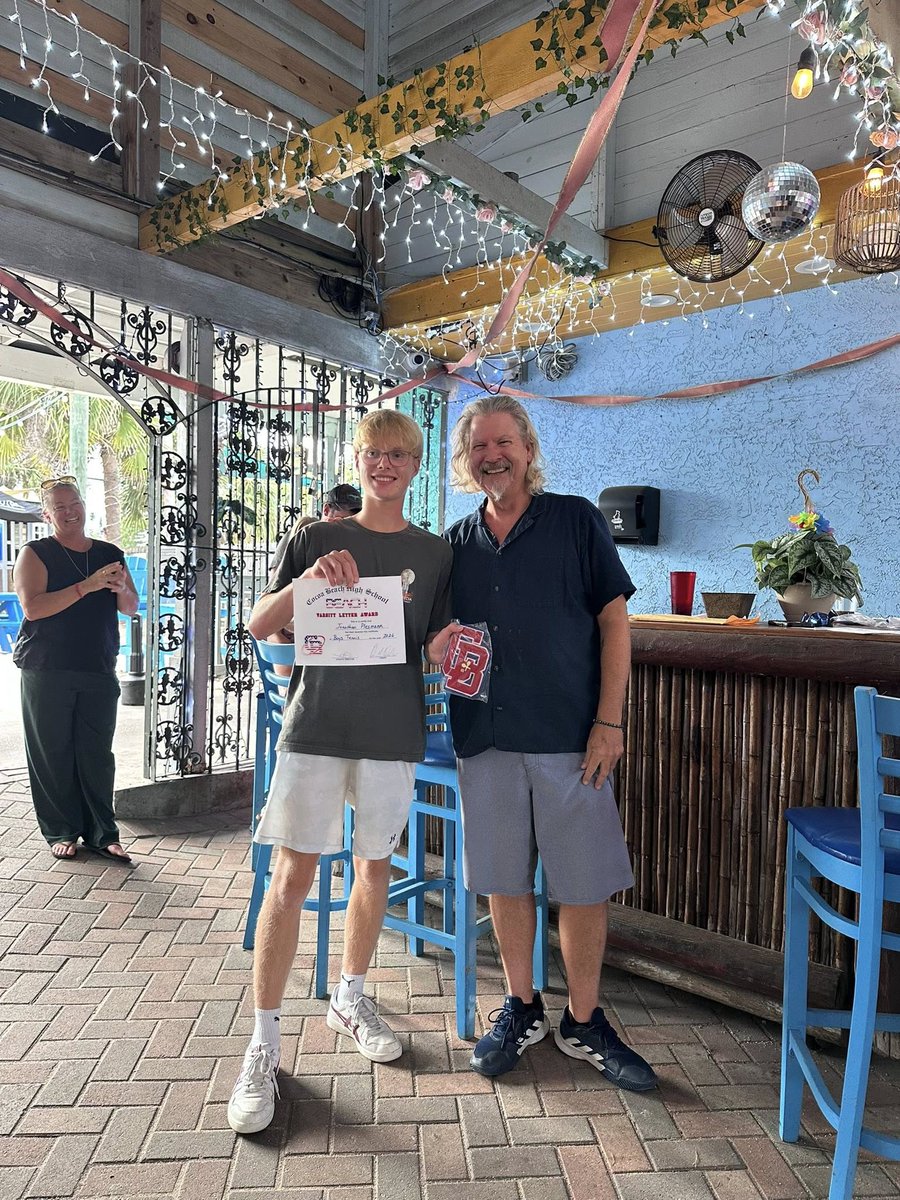 FLAGintl's tweet photo. 🎾 Congratulations Jonathan (🇩🇪) winning 2nd place in his district games and receiving your Varsity letter in Tennis! Pictured below is Jonathan with his tennis partner and also his tennis coach! #MakingMemories

#flagintl #studentexchange https://t.co/plri46J0mu