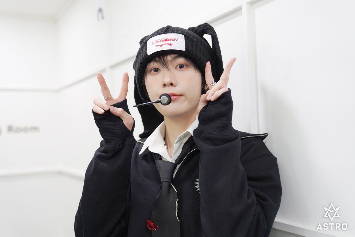 binloha's tweet photo. #윤산하_좋은이유_NoReason https://t.co/u92KVrOjIj