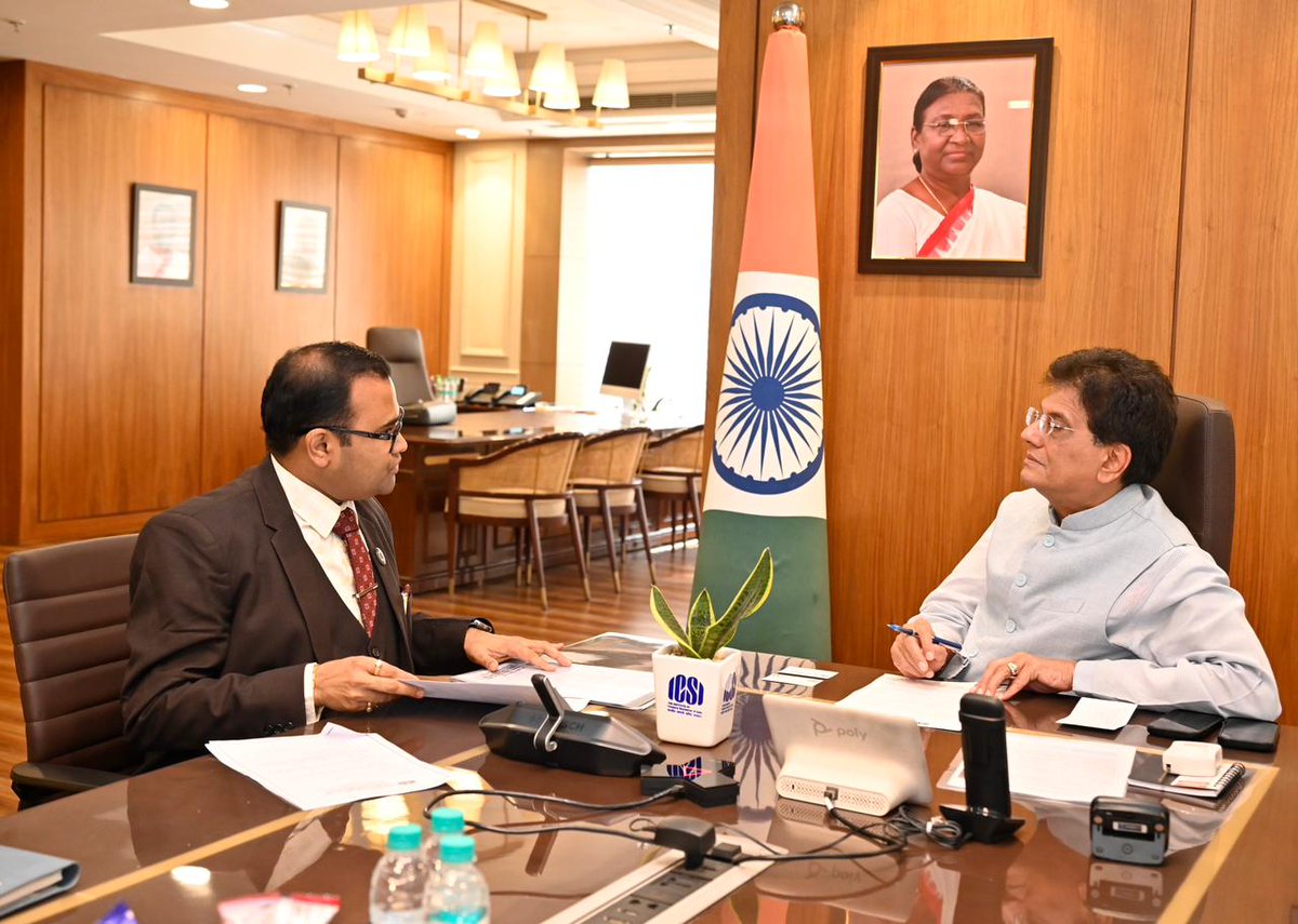 icsi_cs's tweet photo. #CS Pawan G Chandak, President, #ICSI, &amp; #CS Asish Mohan, Secretary, #ICSI, met Shri @PiyushGoyal, Hon'ble Minister of Commerce &amp; Industry, to discuss new avenues for #CompanySecretaries for a globally competitive and universally accessible professional framework https://t.co/u0SIRlRqEW