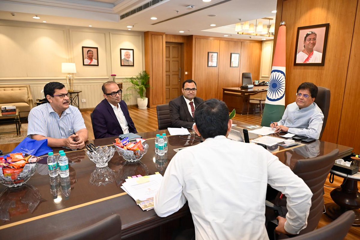 icsi_cs's tweet photo. #CS Pawan G Chandak, President, #ICSI, &amp; #CS Asish Mohan, Secretary, #ICSI, met Shri @PiyushGoyal, Hon'ble Minister of Commerce &amp; Industry, to discuss new avenues for #CompanySecretaries for a globally competitive and universally accessible professional framework https://t.co/u0SIRlRqEW