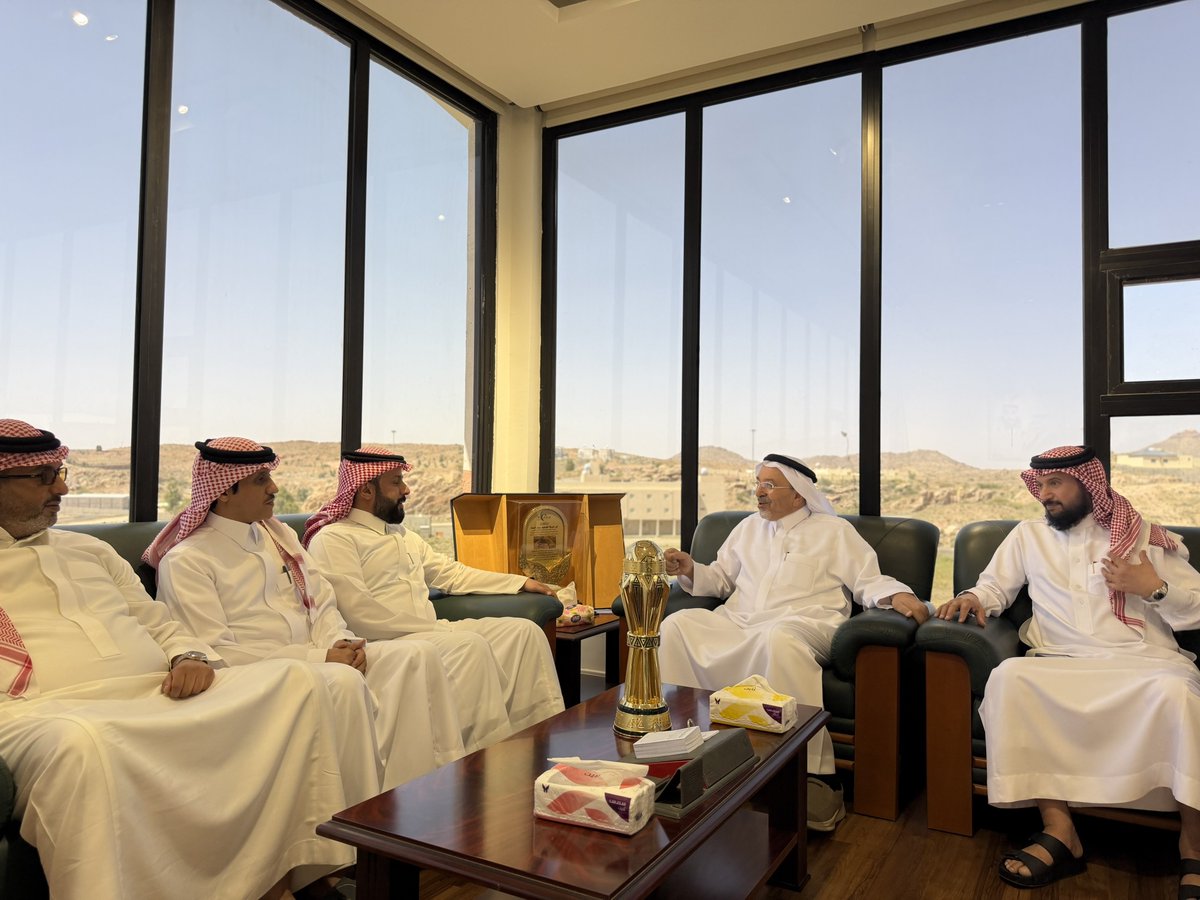 abhaFC's tweet photo. قام عدد من أعضاء مجلس إدارة #نادي_أبها ومنسوبي النادي، بزيارة الأستاذ عبدالرحمن بن علي القحطاني رئيس مجلس إدارة الوجيه القابضة؛ وذلك بعد تحقيق نادي أبها كأس دوري يلو 2025-2026 وصعوده إلى دوري روشن السعودي للمحترفين. https://t.co/lrxcFcEgeJ