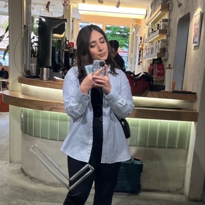 معنیش میشه دریا tweet media