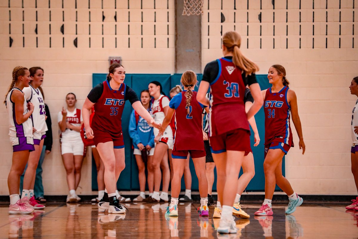 ETGmwgbb's tweet photo. A few moments from the 16U group at Live at the Lakes 📸  
Packed gyms, high intensity, and another weekend of tough competition. 💯🏀 #ETG https://t.co/IYhKCkhO7m