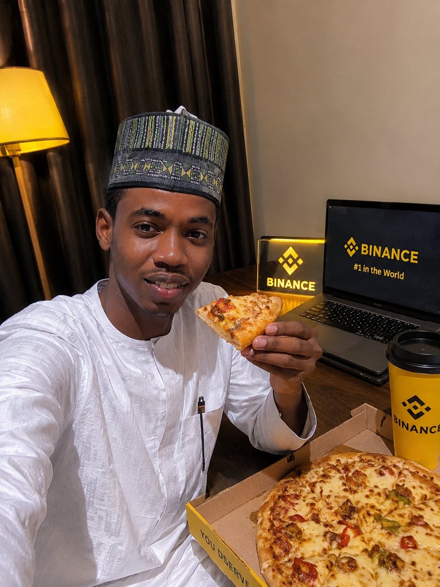 YieldHunter_X's tweet photo. @binance @binance  Happy Bitcoin Pizza Day to Binance 🍕₿
The legendary pizza purchase became the foundation of a financial revolution. Proud to be part of this journey with the world’s biggest crypto community! 💛🚀
#BinancePizza https://t.co/jHw14UP0wR