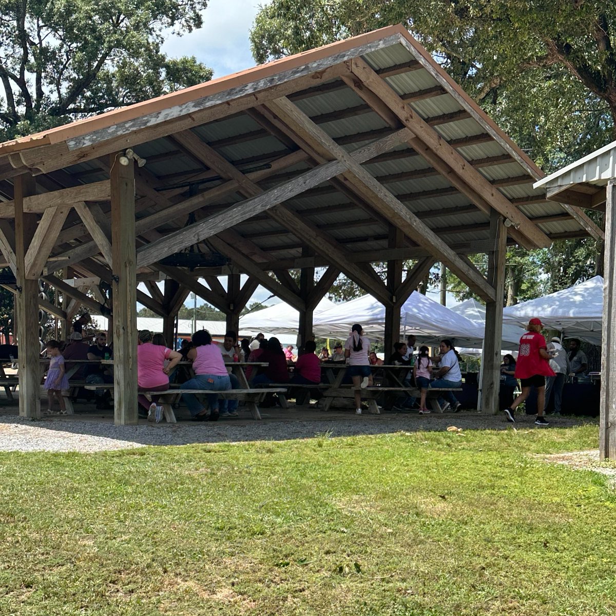 WS_Farms's tweet photo. WSF's Collins, MS complex recently hosted a Family Fun Day for team members and their families. The event included food, activities, and time spent together outside of the workplace as the complex celebrated the hard work and contributions of the team. #MakingChickenAmazing https://t.co/FgzMi4mI7L