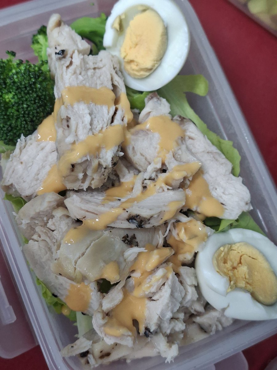 Chaba2026's tweet photo. @youxppp อกไก่+ไข่ต้ม+ผัก ง่ายๆเลยค่ะ เน้นอิ่มนานนน https://t.co/dcbMjRe6C5
