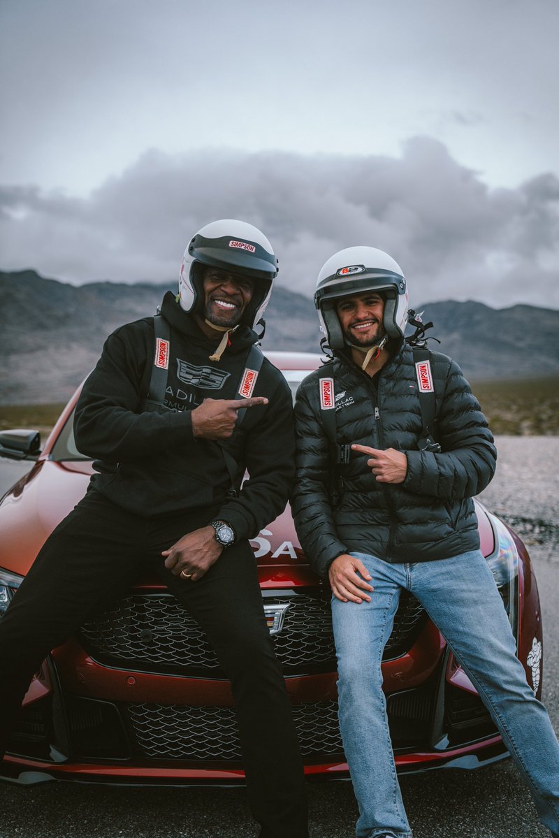PiFitti's tweet photo. When we started filming, I never expected to end up passenger with Terry pulling over 120mph 😂 Crazy day with these legends, more coming soon 👀 🇧🇷 Quando começamos a filmar, eu nunca imaginei estar de passageiro com o Terry acelerando a +200km/h 😆 @Cadillac_F1 https://t.co/OFlKAS44Fg