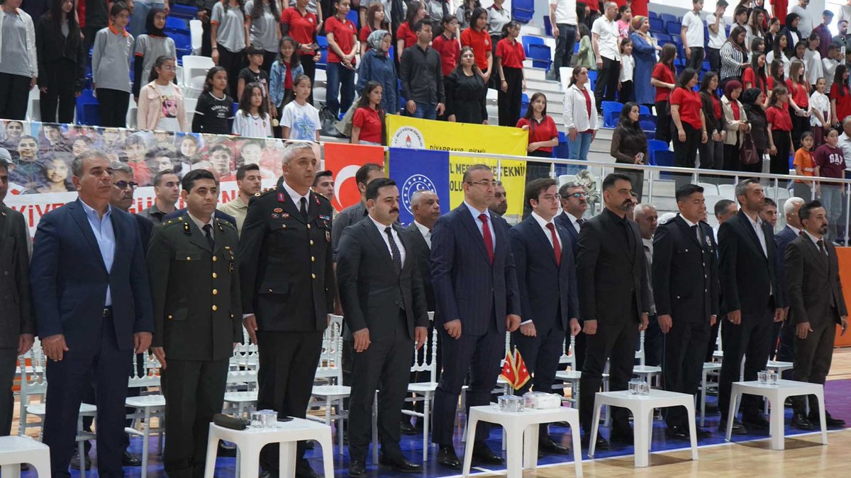 baal768300's tweet photo. Okulumuz Bismil Atatürk Anadolu Lisesi,19 Mayıs Atatürk'ü Anma Gençlik ve Spor Bayramı kutlamaları.@Diyarbakirmem @bismilmem @bismilkaymakam https://t.co/HSIjLntjkl