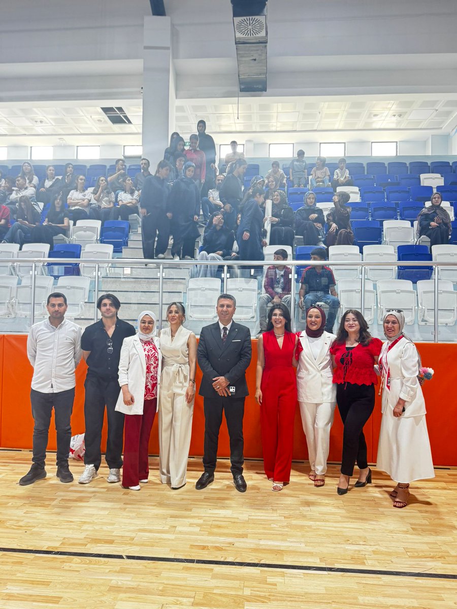 baal768300's tweet photo. Okulumuz Bismil Atatürk Anadolu Lisesi,19 Mayıs Atatürk'ü Anma Gençlik ve Spor Bayramı kutlamaları.@Diyarbakirmem @bismilmem @bismilkaymakam https://t.co/HSIjLntjkl
