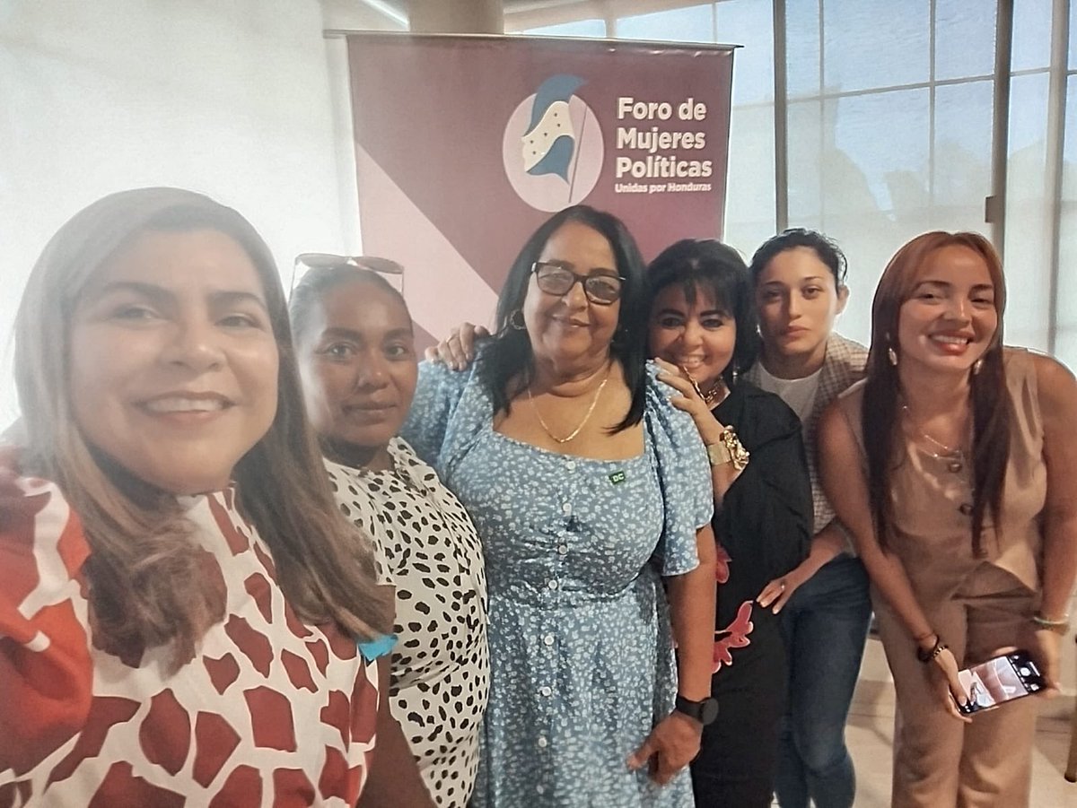 PartidoDC_HND's tweet photo. Nos reorganizamos con visión, fortaleciendo sus bases y formando líderesas comprometidas con la doctrina social cristiana.

Trabajamos para presentar candidatas capaces, honestos y cercanos al pueblo en el próximo proceso electoral. #DC #Honduras #SocialCristianismo https://t.co/2mQhz7Hp3e