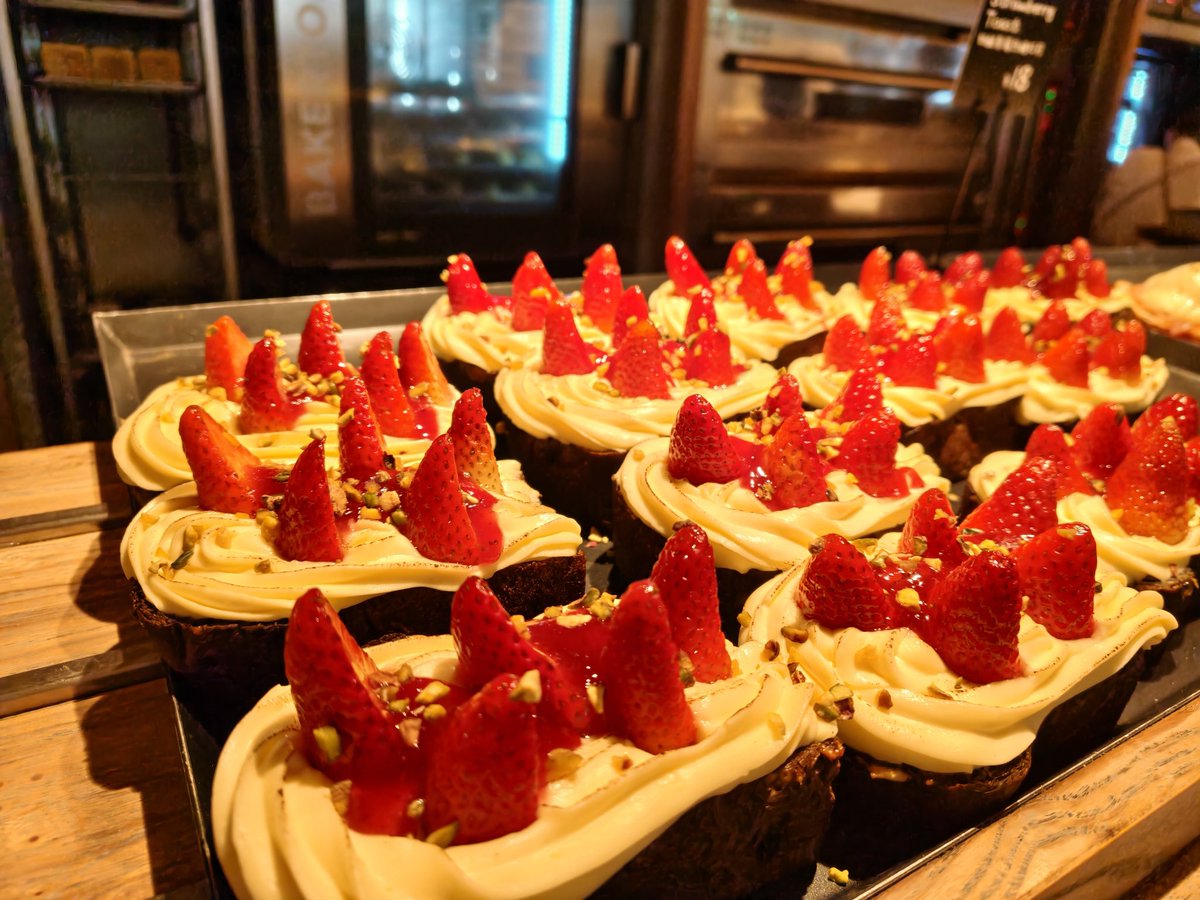 Ruby_6688's tweet photo. 🍰每个看起来都那么好吃😋  然而刚看完牙科医生 https://t.co/VaiIRf4kB6