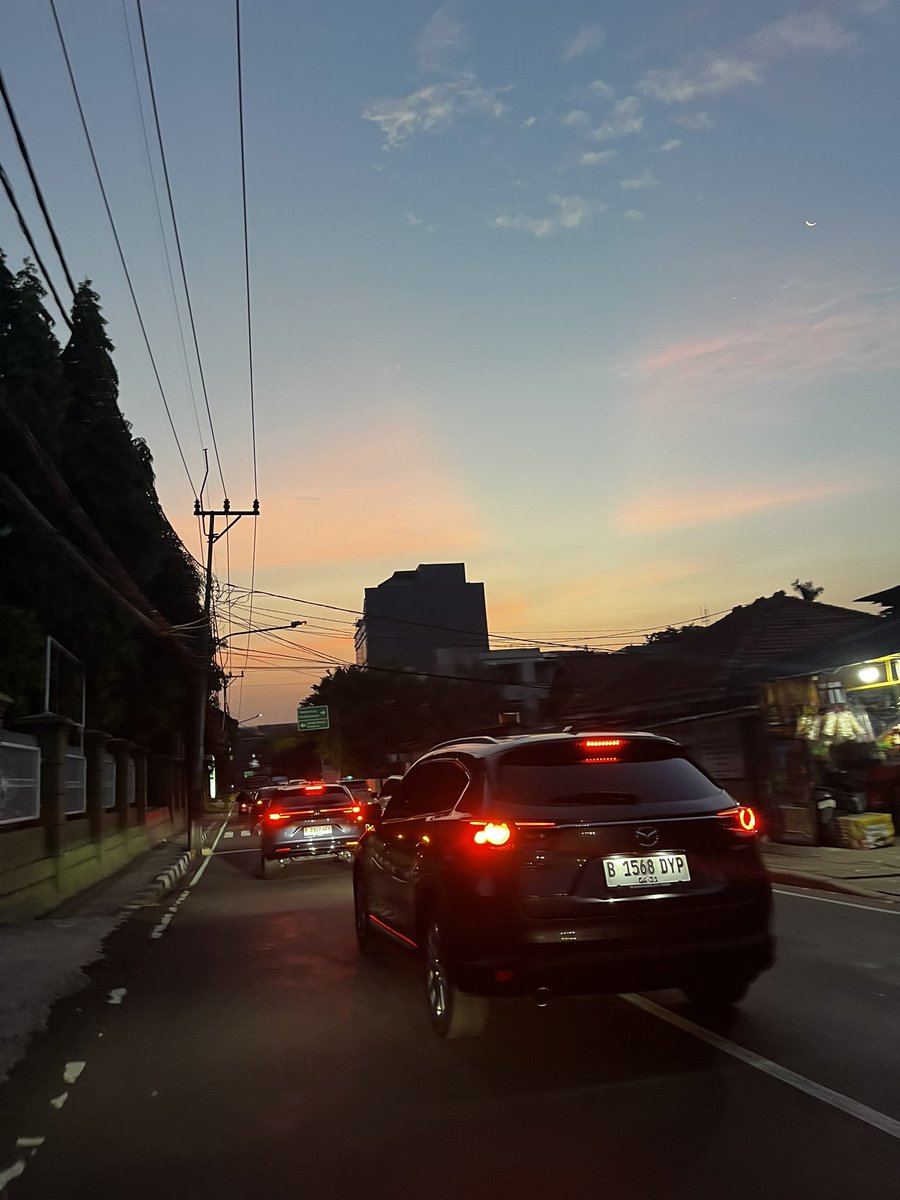 kinemathrex's tweet photo. langit tadi cakep https://t.co/WtODSfzJLn