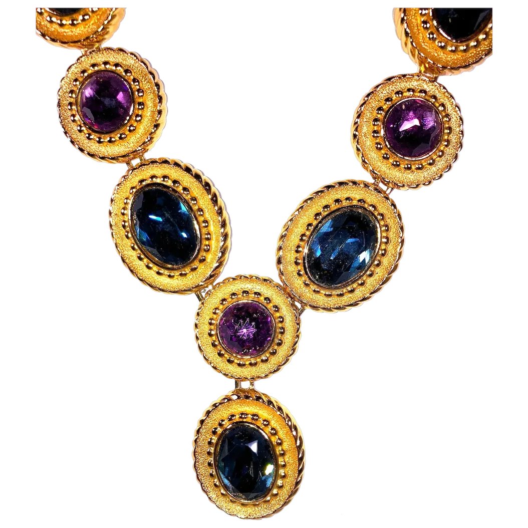 ClarasJewelry's tweet photo. Christian Dior Large Oval Round Purple Blue Rhinestones Textured Goldtone Statement Necklace
#rubylane #vintage #retro #necklace #designer #ChristianDior #HauteCouture #vintagejewelry #giftideas #jewelryaddict  #vintagebeginshere #treasures #luxe 
https://t.co/8UfbbzwkiF https://t.co/vjkIKdZOCD