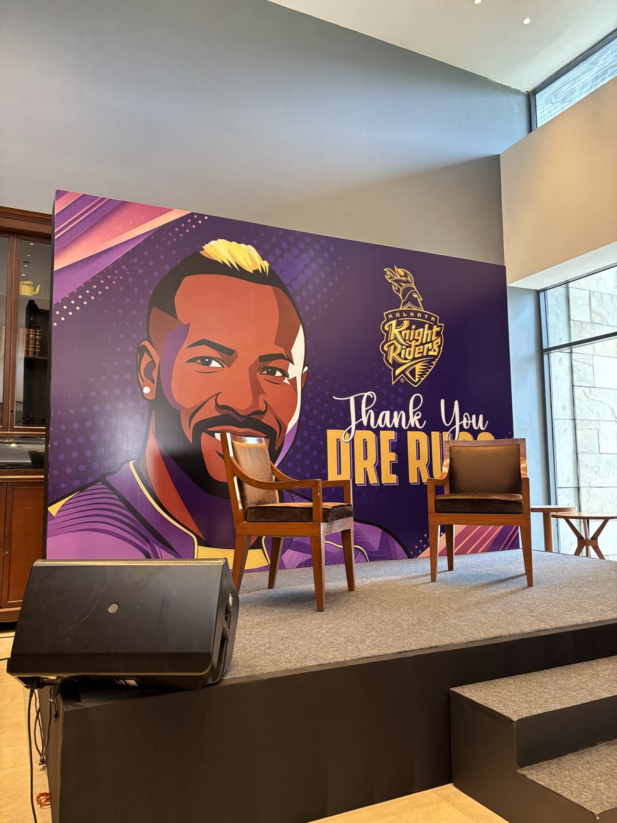 aamiaakash's tweet photo. For years, we have seen the great Andre Russell dominating on the cricket field.  Even a day ago, I couldn’t have imagined that I’ll be standing next to the legend and click a photo together. Today that dream has become a reality. Thanks to @Rokte_Amarr_KKR dream came true.
#kkr https://t.co/INIwBspo5V