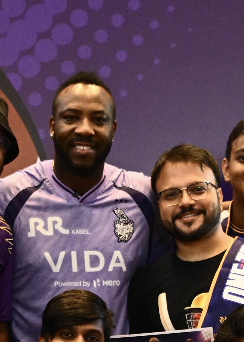 aamiaakash's tweet photo. For years, we have seen the great Andre Russell dominating on the cricket field.  Even a day ago, I couldn’t have imagined that I’ll be standing next to the legend and click a photo together. Today that dream has become a reality. Thanks to @Rokte_Amarr_KKR dream came true.
#kkr https://t.co/INIwBspo5V