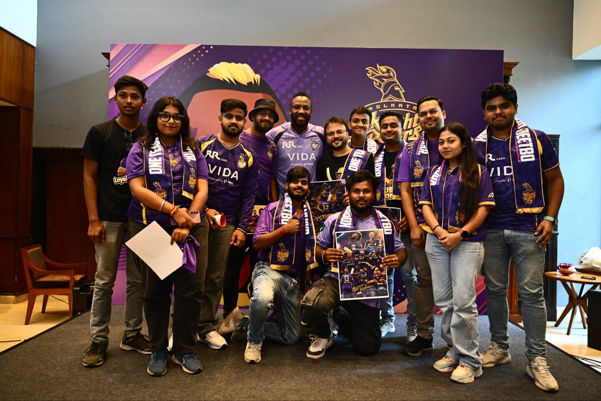 aamiaakash's tweet photo. For years, we have seen the great Andre Russell dominating on the cricket field.  Even a day ago, I couldn’t have imagined that I’ll be standing next to the legend and click a photo together. Today that dream has become a reality. Thanks to @Rokte_Amarr_KKR dream came true.
#kkr https://t.co/INIwBspo5V