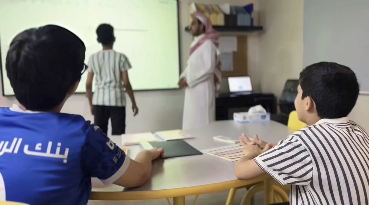 raedgiftedness's tweet photo. من قاعات التدريب إلى ميادين التأثير؛ تمضي رؤية ممارس موهبة لتمكين العقول المبدعة في المدارس.. إيمانًا بأن القيادة الحقيقية تكمن في صناعة جيلٍ ملهم يقود المستقبل.
#كن_المسار | #ممارس_موهبة https://t.co/zGDr9okpCa
