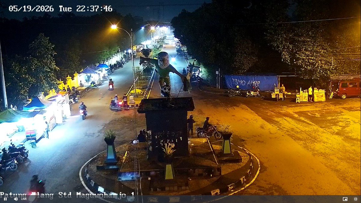 pemoedja76's tweet photo. @PSSleman Buat temen2 luar kota yang belum bisa merapat, bisa live via CCTV berikut ini. 

👁️ CCTV TUGU ELANG
https://t.co/KZt8c4QWTD
https://t.co/BYyp2Fd8Jb

👁️ CCTV MIS
https://t.co/7PnamHUIIF
https://t.co/lNgImsNxBJ
https://t.co/qMYELjweHg
https://t.co/8IfTvsps07

#50thnPSS https://t.co/rnfYGR2bxg