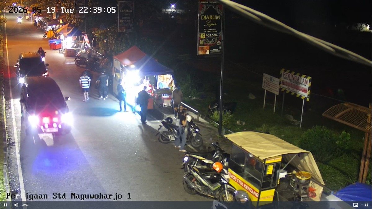 pemoedja76's tweet photo. @PSSleman Buat temen2 luar kota yang belum bisa merapat, bisa live via CCTV berikut ini. 

👁️ CCTV TUGU ELANG
https://t.co/KZt8c4QWTD
https://t.co/BYyp2Fd8Jb

👁️ CCTV MIS
https://t.co/7PnamHUIIF
https://t.co/lNgImsNxBJ
https://t.co/qMYELjweHg
https://t.co/8IfTvsps07

#50thnPSS https://t.co/rnfYGR2bxg