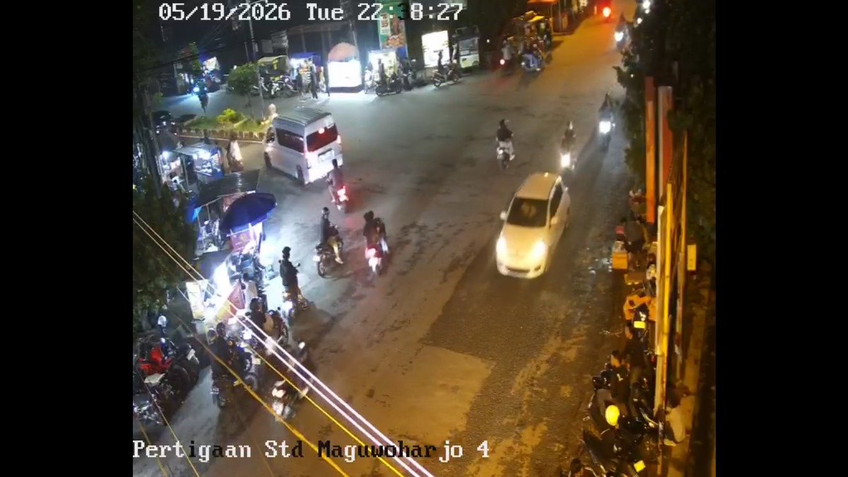 pemoedja76's tweet photo. @PSSleman Buat temen2 luar kota yang belum bisa merapat, bisa live via CCTV berikut ini. 

👁️ CCTV TUGU ELANG
https://t.co/KZt8c4QWTD
https://t.co/BYyp2Fd8Jb

👁️ CCTV MIS
https://t.co/7PnamHUIIF
https://t.co/lNgImsNxBJ
https://t.co/qMYELjweHg
https://t.co/8IfTvsps07

#50thnPSS https://t.co/rnfYGR2bxg