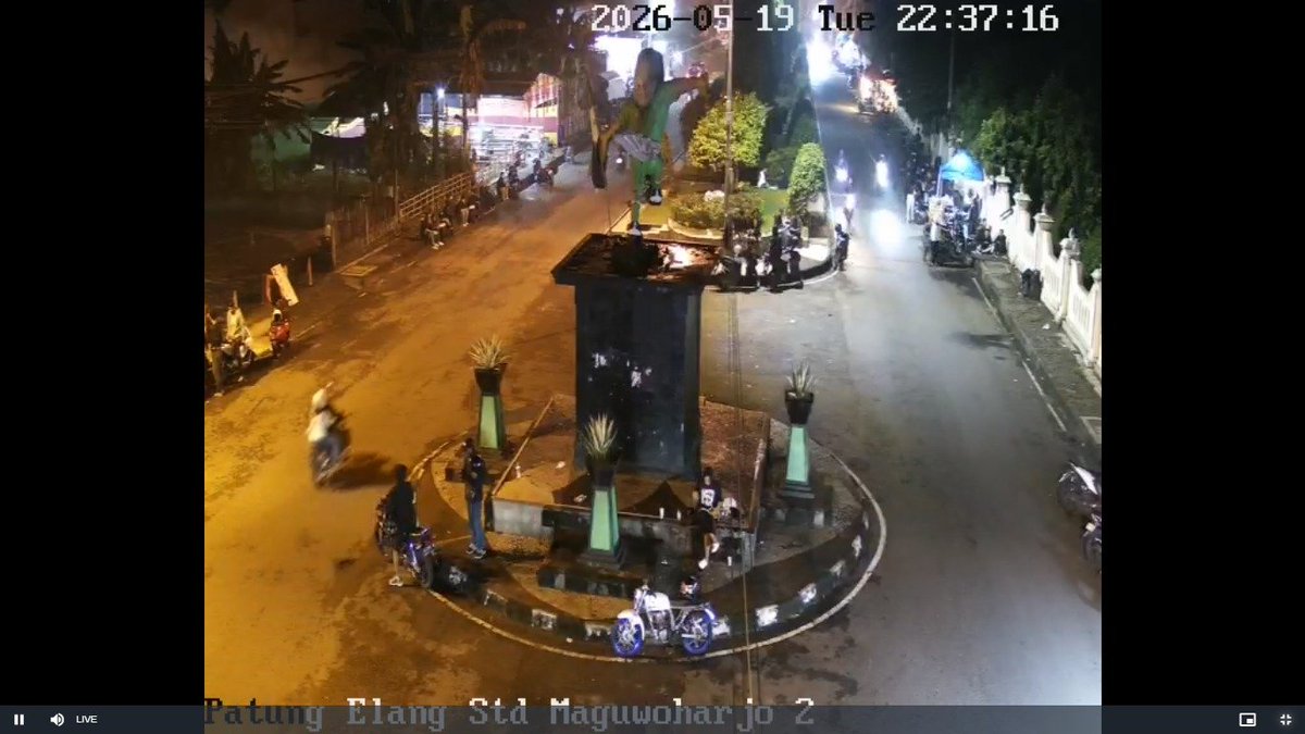 pemoedja76's tweet photo. @PSSleman Buat temen2 luar kota yang belum bisa merapat, bisa live via CCTV berikut ini. 

👁️ CCTV TUGU ELANG
https://t.co/KZt8c4QWTD
https://t.co/BYyp2Fd8Jb

👁️ CCTV MIS
https://t.co/7PnamHUIIF
https://t.co/lNgImsNxBJ
https://t.co/qMYELjweHg
https://t.co/8IfTvsps07

#50thnPSS https://t.co/rnfYGR2bxg