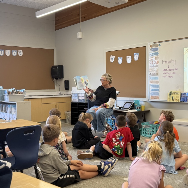 SolonCSD's tweet photo. This Spring we are so lucky to have 4 incredible long term subs to teach our students while classroom teachers/associates are snuggling their new babies! Mrs Holubar, Ms K, Ms.O'Connor and Ms. Amanda thank you for stepping in and teaching our kiddos! We love learning from you. https://t.co/idy378ONpC