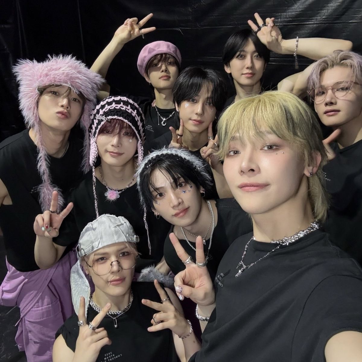 แฆ anna tweet media